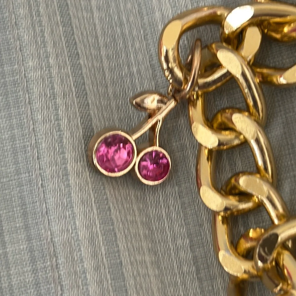 Beautiful and fun gold chain metal belt with 5 charms - size S/M - NWT
